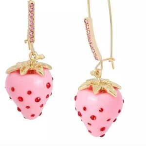 🍓▪️Betsey Johnson▪️strawberry dangle Hook  earrings ✨️ 🍓